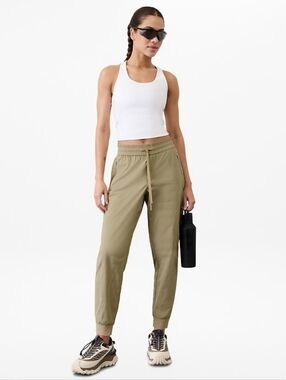 Athleta women's Trekkie North jogger pants Size MP